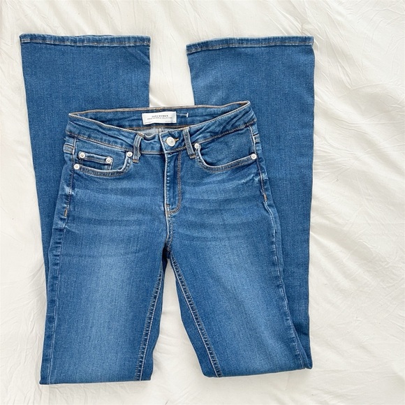 Zara denim Mid Rise flared Jeans 2 Blue Medium Wash Womens NWOT - Picture 3 of 8